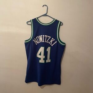 DIRK NOWITZKI DALLAS MAVS JERSEY M HARDWOOD CLASSIC